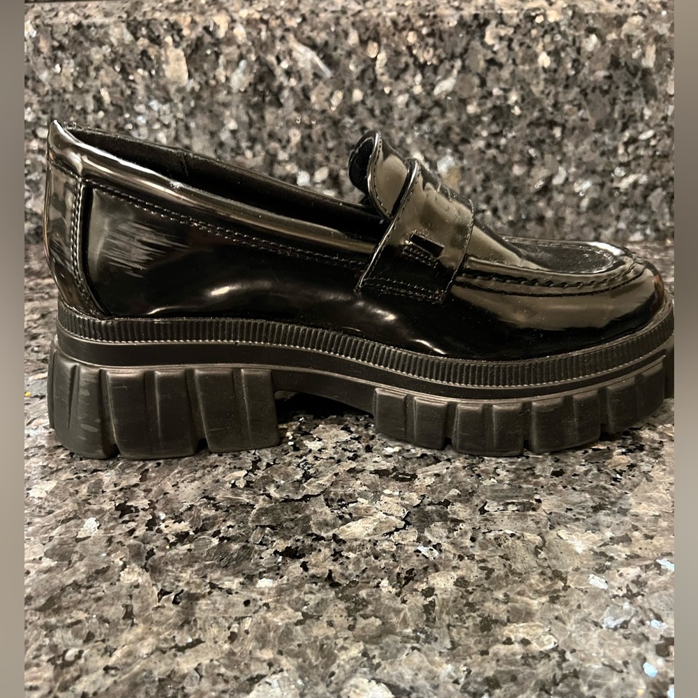 ASOS  EXTRA CHUNKY LOAFERS Sz 6.5 / 7
PATENT LEATHER